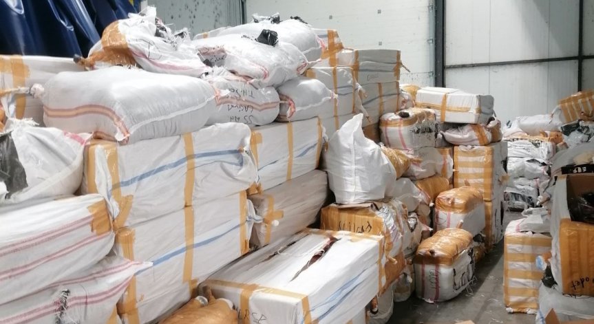 Хванаха сериозно количество фалшиви стоки на 