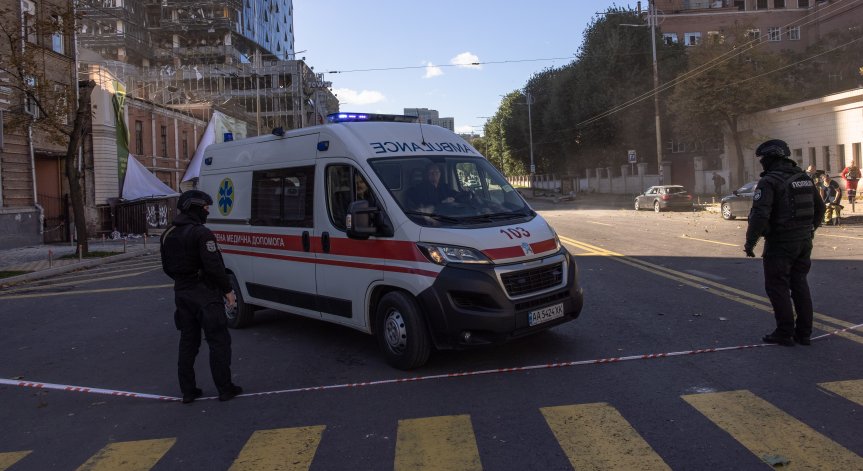 Силни експлозии разтърсиха Харков, призоваха местните да останат в убежищата