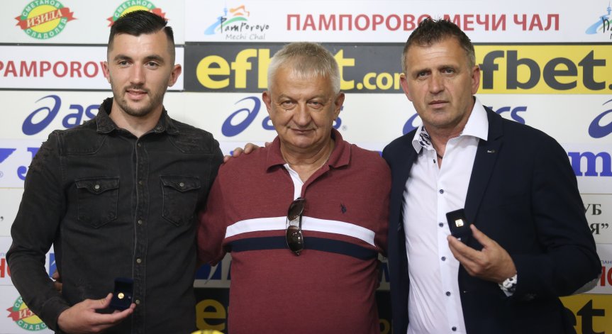 Крушарски се запъна за Акрапович в ЦСКА