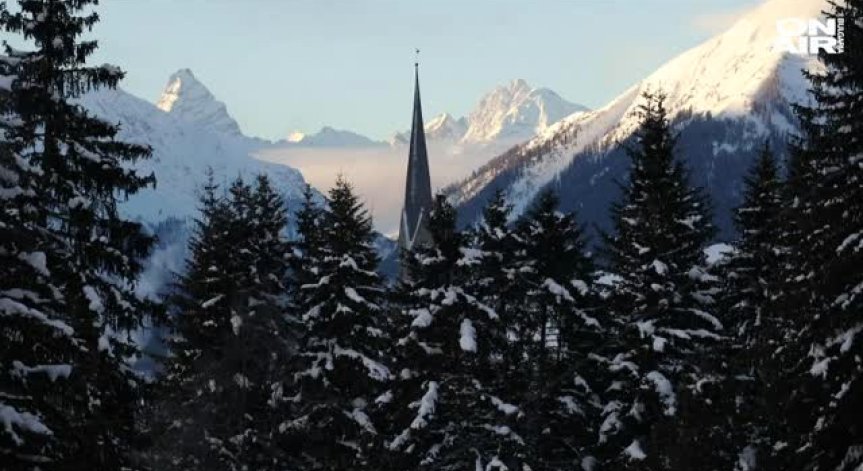 Мрак и студ посрещна делегатите в Давос