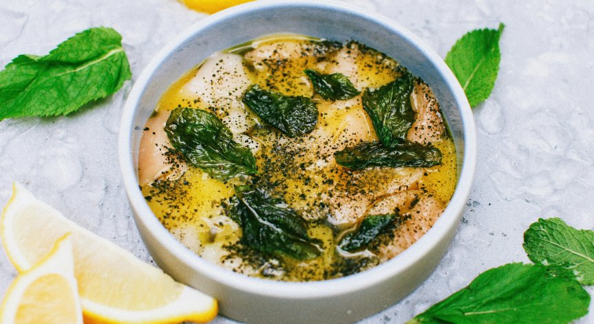 Рибата се вари в леко подсолена вода около 20 мин.