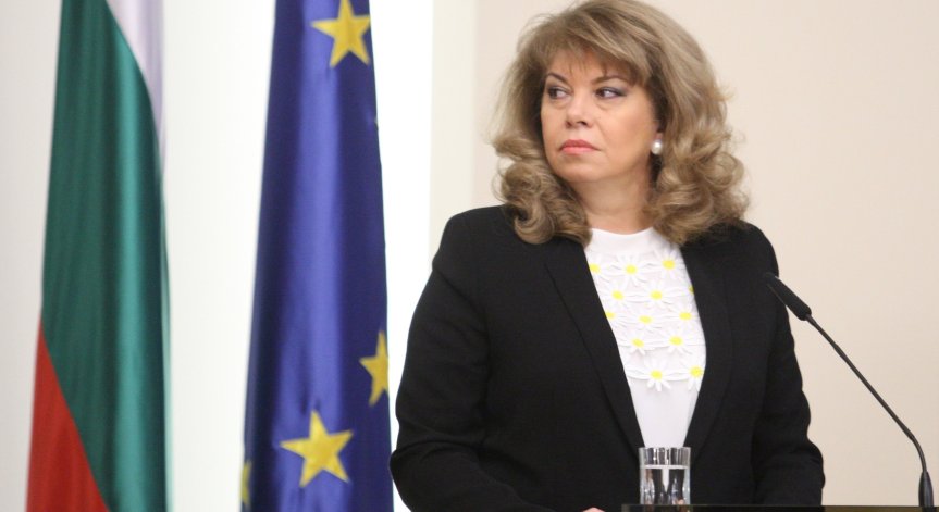 Илияна Йотова: Заливат ни кризи, не е време за политиканстване