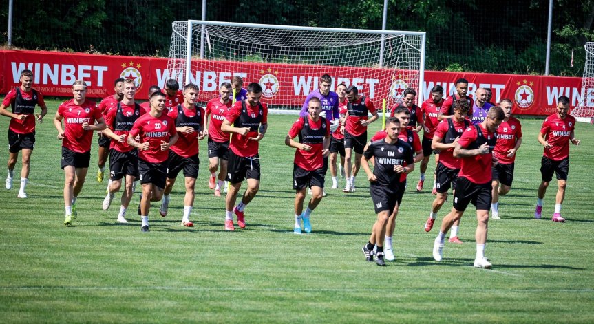 Заниманията на клубната база в Панчарево днес бяха две.