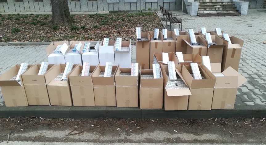 Задържаха 270 000 къса цигари на главен път Варна - София при проверка