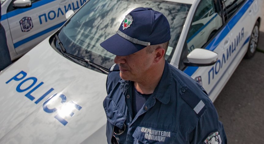 Камион на дървосекачи предизвика катастрофа след гонка с полицията