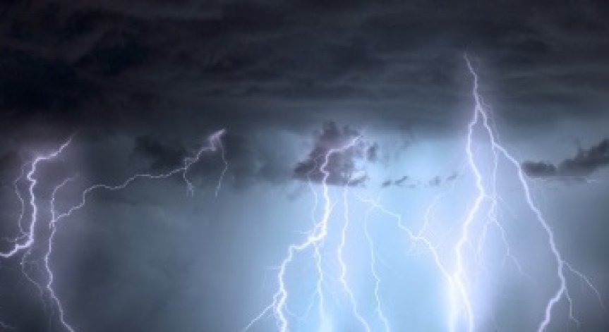 България е епицентър на бури с мълнии в Европа: 450 000 за месец