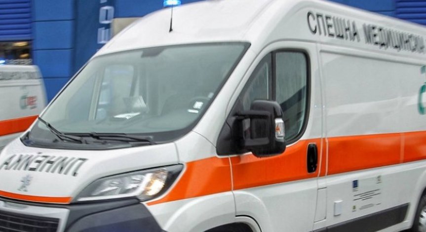 Дете и баща му паднаха от атракционна люлка в Антоново