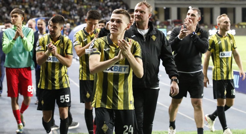 Първото полувреме и продълженията завършиха 0:0.