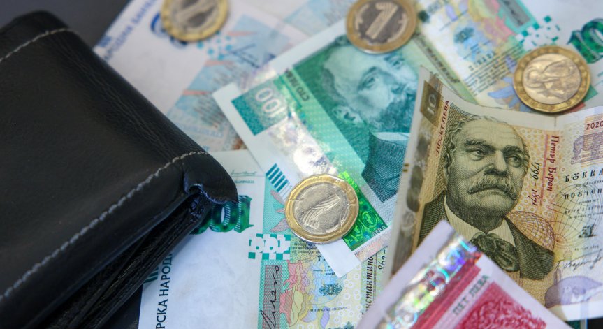 13-годишен открадна 1400 лв. от лекарски кабинет в Русе