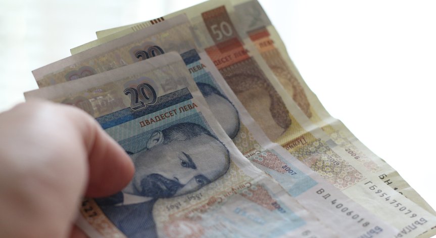 Депутатите сложиха официално край на заплатите в плик за фирми с над 100 служители