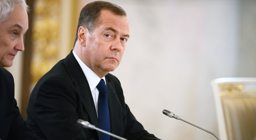 Полша ще изчезне при война на НАТО с Русия: Медведев с остър тон към Моравецки