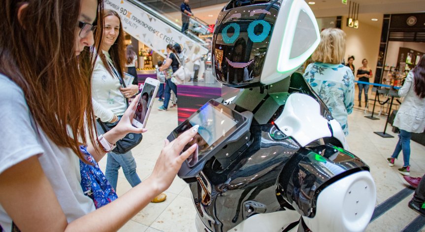 2030 г.: Изкуственият интелект предизвиква търсене на хора с философски профил