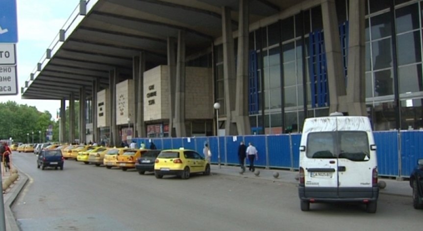 През март 2016 приключва ремонтът на централната гара в София