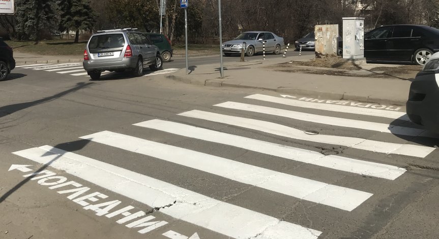 Възрастна жена загина, след като бе пометена на пешеходна пътека в Сливен