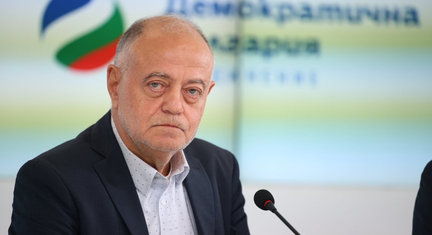 Опит за намирането на изход от блокирането на работата на НС.