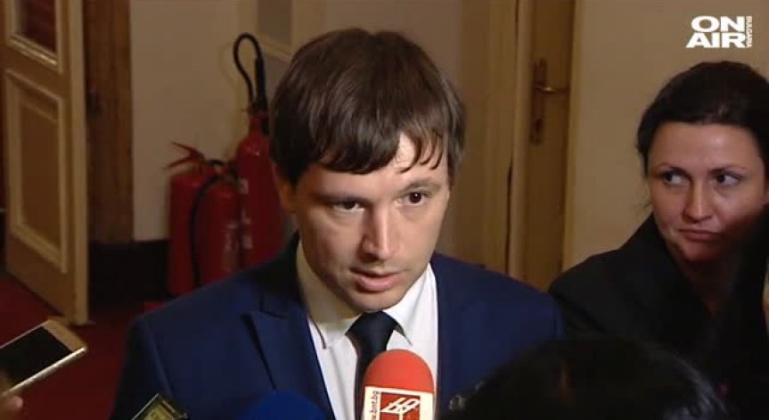 Георги Стоилов застава пред парламентарната група на БСП 