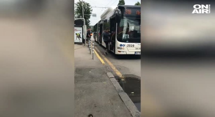 Отново насилие в столичния градски транспорт: Мъж нападна ватманка