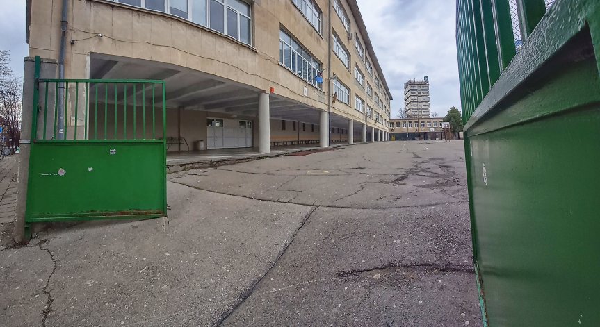 Трети ден вълна от бомбени заплахи, имейли са получили над 30 училища в София