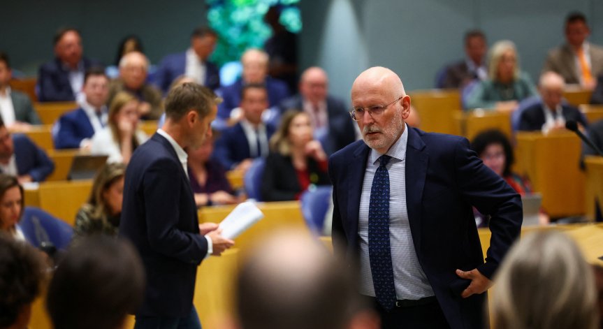 Крайнодесният лидер Герт Вилдерс се оттегли от четирипартийната коалиция.