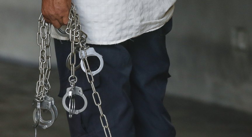 За първи път в САЩ осъдиха родители, купили на сина си оръжие, убил човек