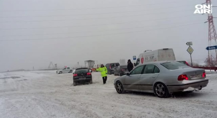 Полярен студ и силен снеговалеж сковаха цяла Европа