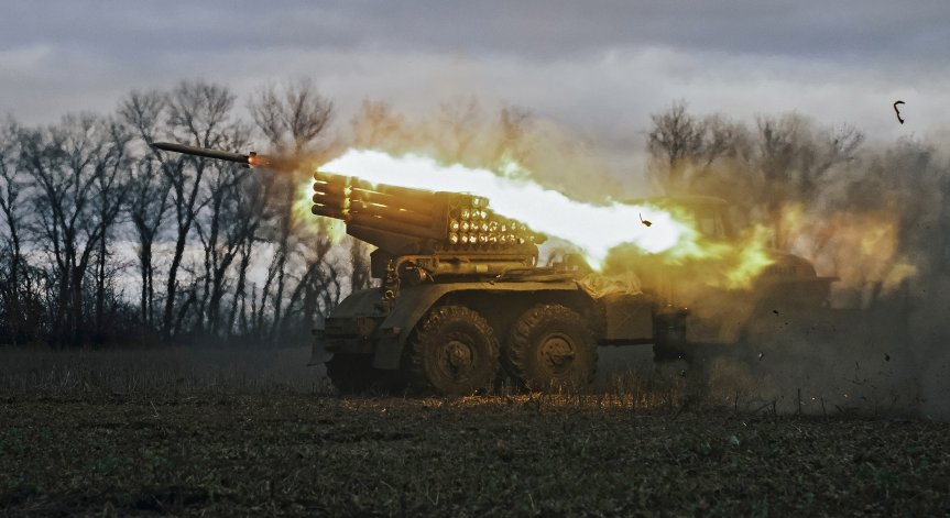 Русия води ожесточени боеве край Бахмут, целта е да прекъсне логистиката с Часов Яр