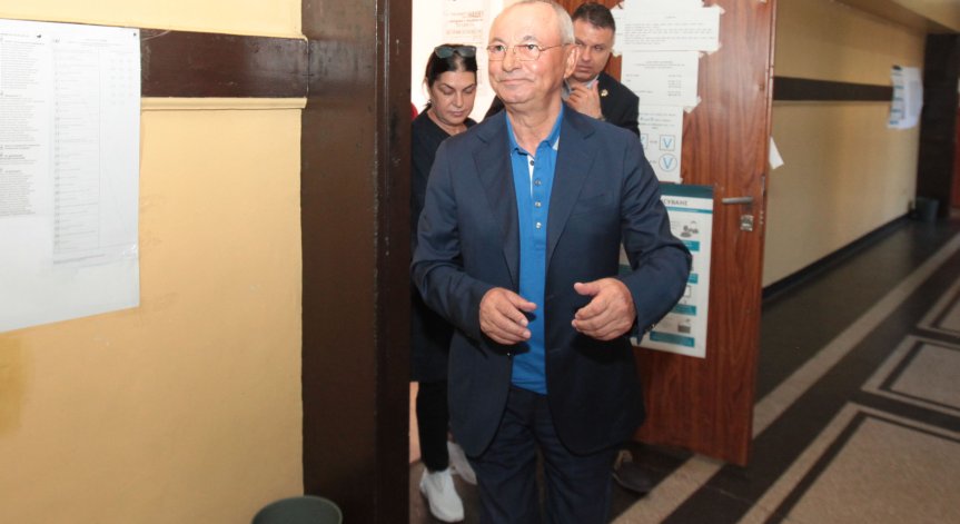 Депутатите, подкрепящи Доган, обявиха бойкот на заседанието на ДПС