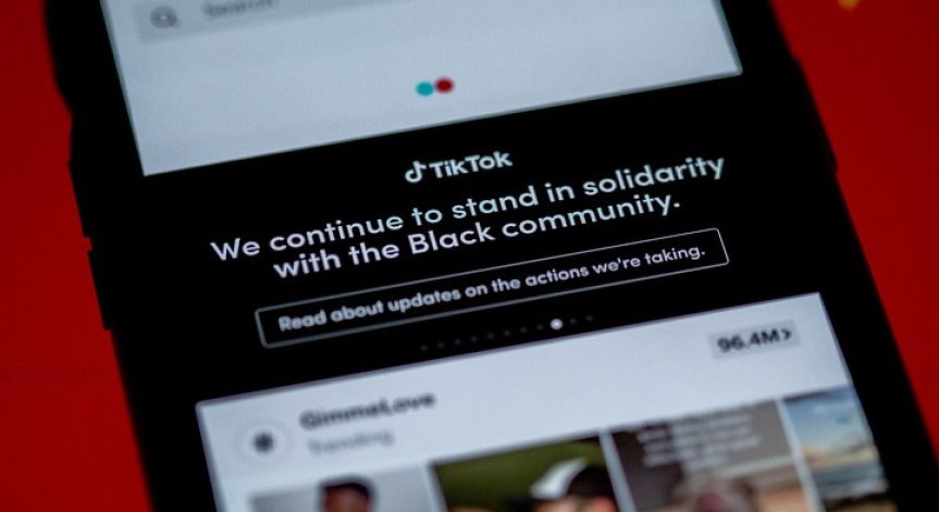 Един час дневно в TikTok ще ползват потребителите под 18 години