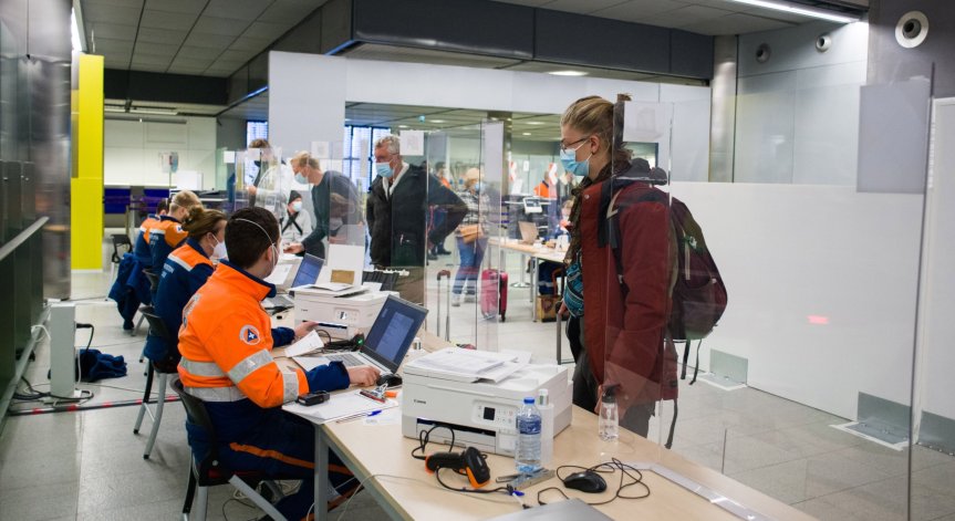 Пада препоръката за задължителни маски при полети в Европа