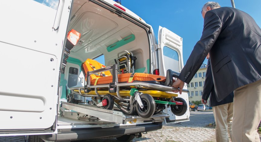 Мъж е с опасност за живота след свада в Ямбол, работник посегна с компресор