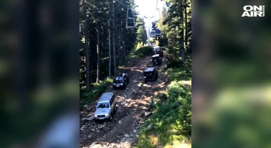 Снимка на офроуд джипове с туристи на Рилските езера разпали социалните мрежи