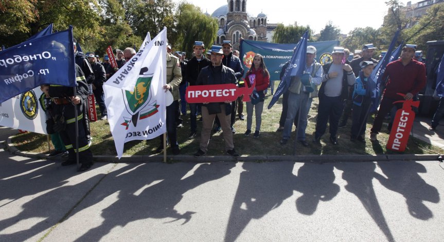 Пожарникарите решени: Излизат на протест