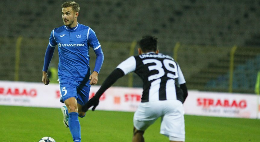 Ейолфсон се раздели с 