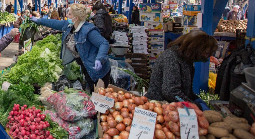 Оранжерийните краставици поскъпнаха с 29,2%, доматите - с 6,2%