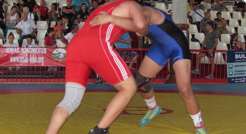 ММС настанява 15 млади борци от Украйна в база край Варна