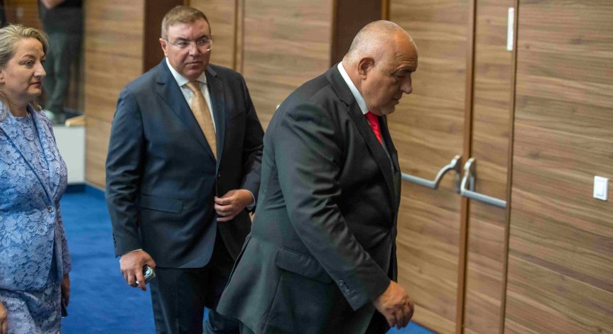 Борисов към Петков и Радев: Пеевски няма да вземе рафинерията на 