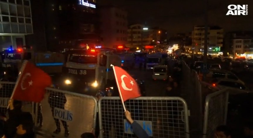 Демонстранти щурмуваха консулството на Холандия в Турция