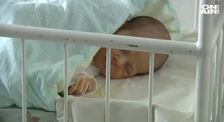 Бебе в кутия... Как по света се справят с изоставените деца?