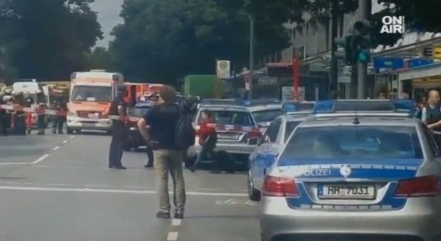 Мъж загина, а четирима други са ранени след нападение с нож в Хамбург