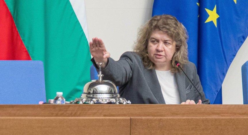 Председателят на парламента Наталия Киселова коментира важни теми.