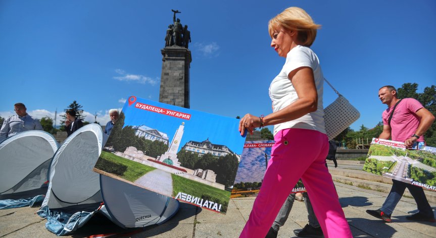 Мая Манолова: Ако бутнат Паметника на Съветската армия, той ще бутне тях