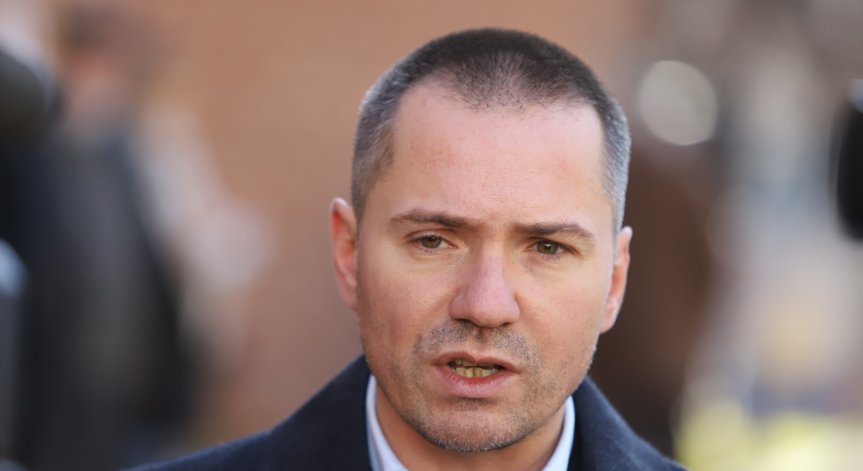 ЕП глоби Джамбазки с дневните за 6 дни заради нацисткия поздрав