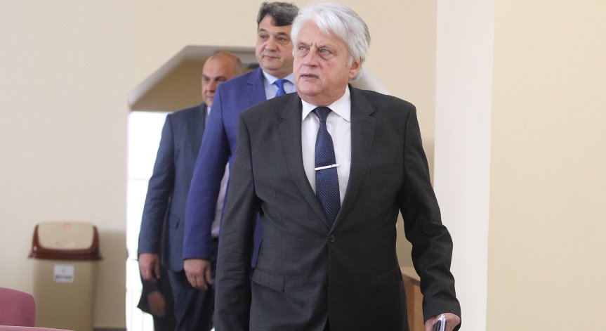 Рашков: Не виждам как може да се чадъроса човек, убил двама души