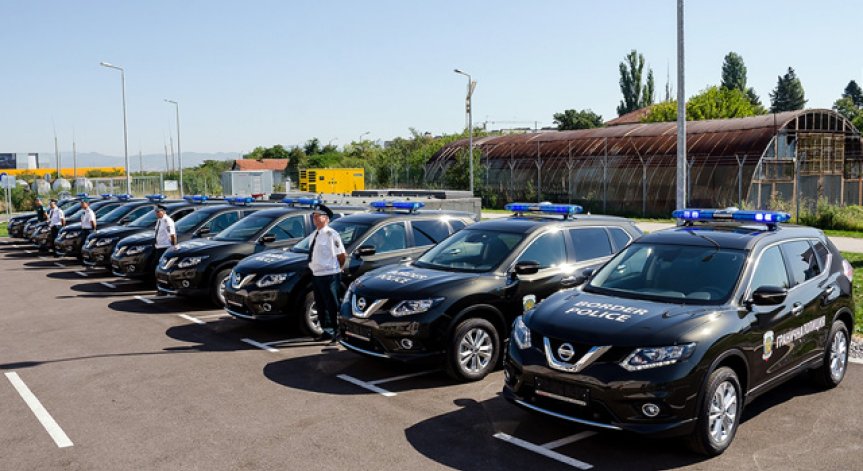 Гранична полици получи 10 патрулни автомобила с повишена проходимост