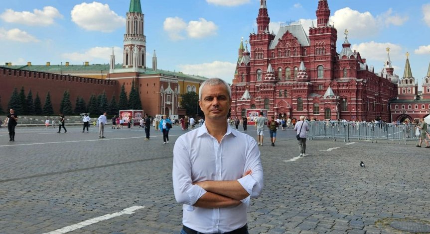 ''Там, където други рушат, ние гради'', написа от Москва Костадинов.