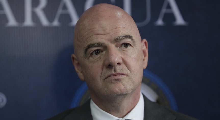 Инфантино след трагедията в Индонезия: Черен ден, светът на футбола е шокиран