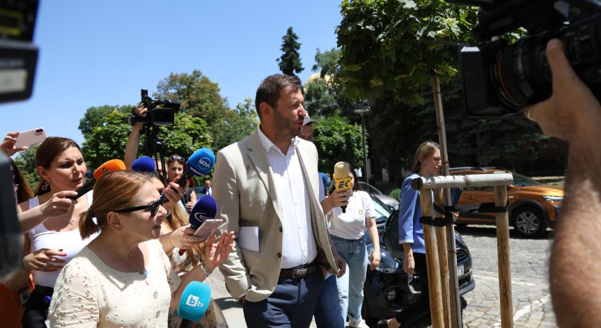 Петър Рафаилов също остава в ареста.