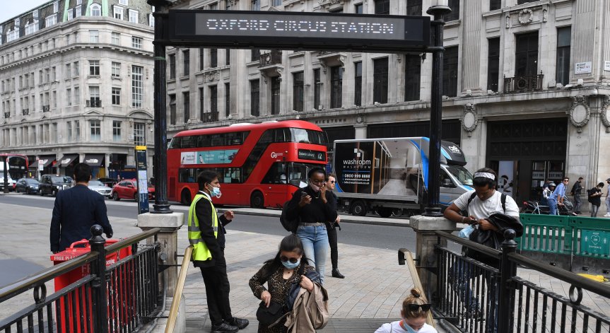 Троен удар по Великобритания: Ковид-19, грип и RSV вирус, властите обмислят локдаун