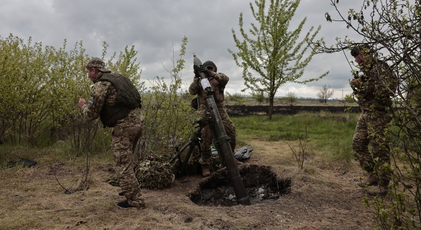 Украйна изтласква руската армия от Харков, Москва напредва яростно в Донбас