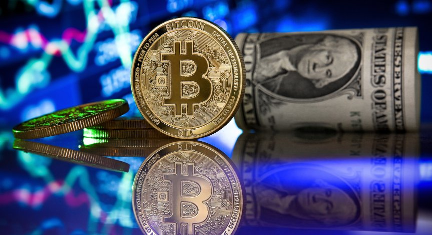 Биткойнът приближи рекордните си равнища